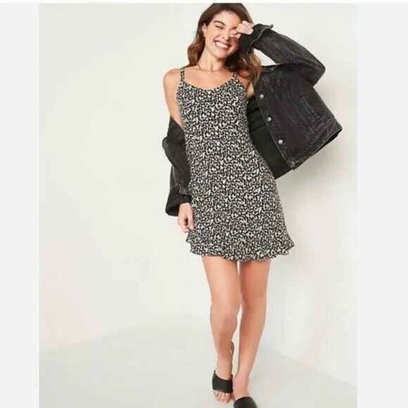 Old Navy Cheetah Print Fit & Flare Ruffle-Hem Linen-Blend Cami Dress - Picture 2 of 9